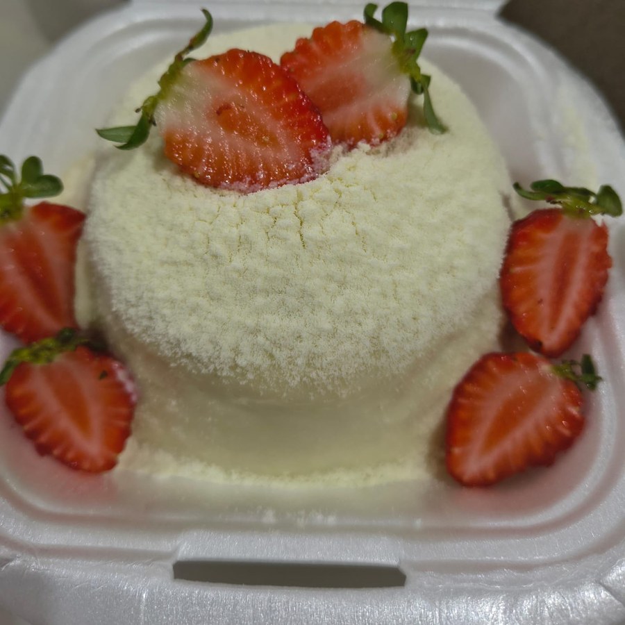 Bolo Ninho com Morango